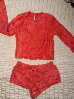 YITTY Coral Fuzzy Two-Piece Sleep Set NWOT